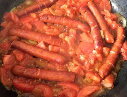 Zdjęcie główne #939 - Pomysł na śniadanie BT - smażone frankfurterki z cebulą i pomidorami